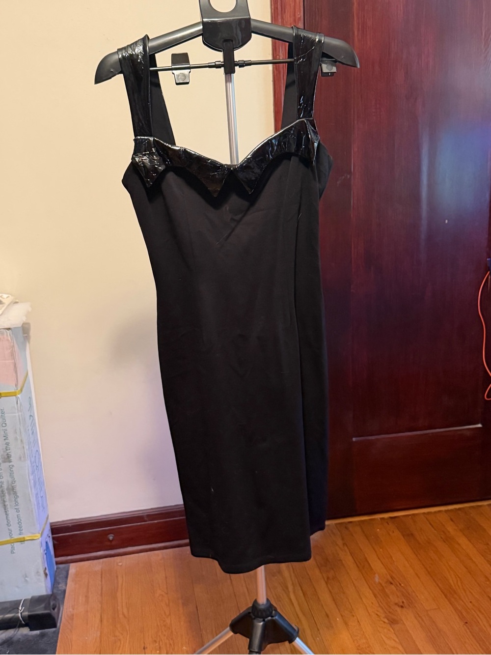 Retrolicious Vampire Wiggle with Patent Trim sz L